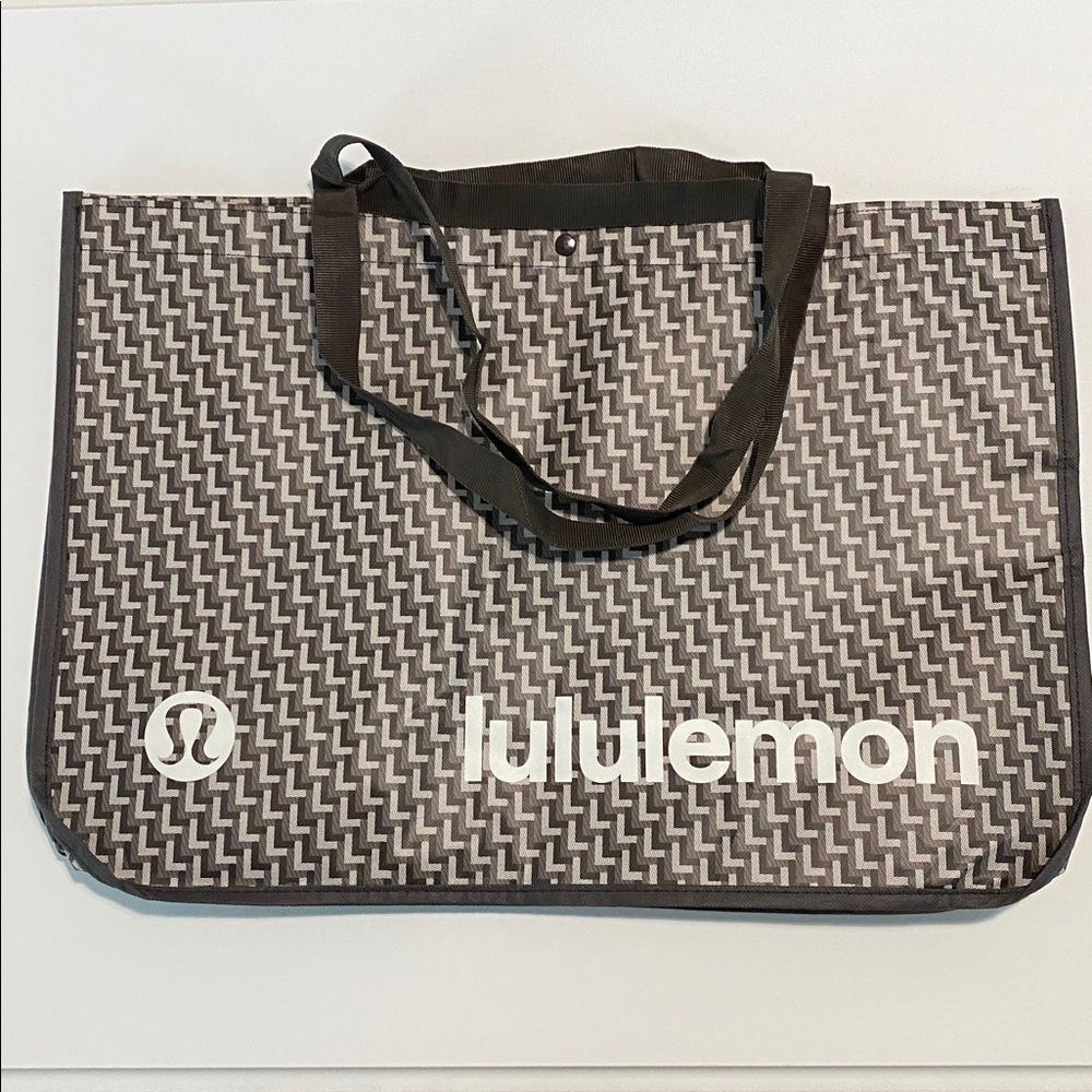 Lululemon - Set of 2 XL Reusable Shopping Totes - EUC - Picture 5 of 5